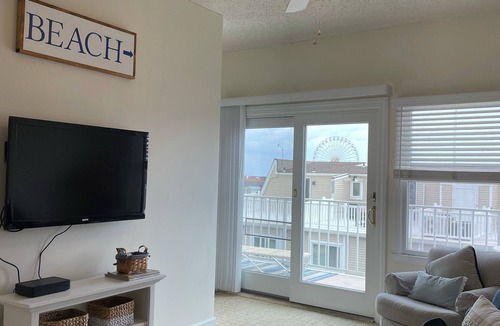 North End Condo | Top Floor - Elevator, 2 Bed,1 Bath, 1 Block to Beach, POOL!