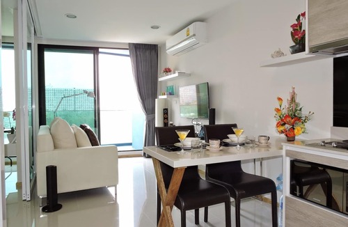 South Pattaya Apartment | Top floor lux Ocean View, 1 Bedroom 42 sqm condo, 200 m to the Ocean Beach