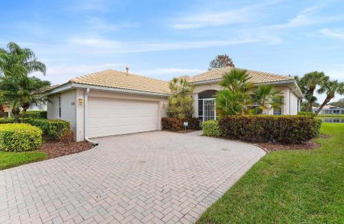 Palmer Ranch House | Tranquil 2BR lakefront home in Palmer Ranch - Marina Sunrise