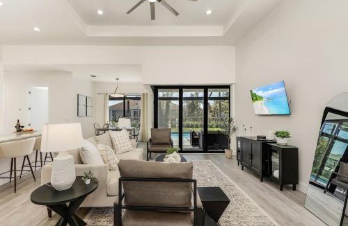 Trafalgar House | Tranquil Escape Modern Pool Home