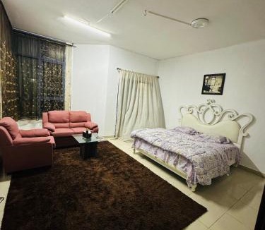 Ajman House | Tranquil Haven:King Bed, Ensuite, Master Bedroom