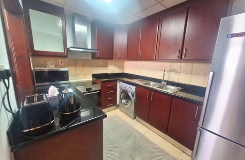 Dubai Marina Apartment | Tratoli Hostel in JBR with Sea Views