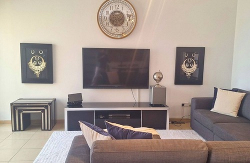 Dubai Marina Apartment | Tratoli Hostel in JBR with Sea Views