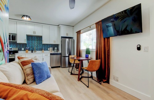 Indian Rocks Beach Cottage | Triplex- 1 Block to the Beach, Heated Pool ,Putt-Putt, bikes, games