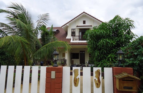 Pak Nam Pran Villa | Tropical Seaview Villa, near wonderful Khao Kalok beach for a relaxing holiday.