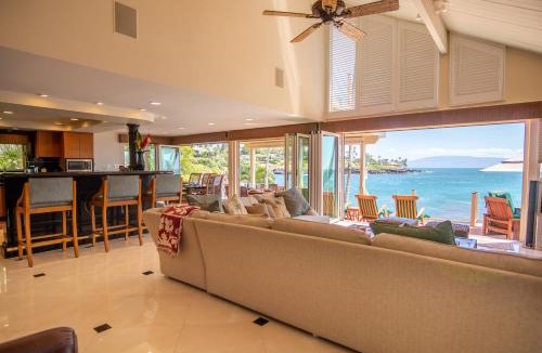 Napili House | Turtle Cove home
