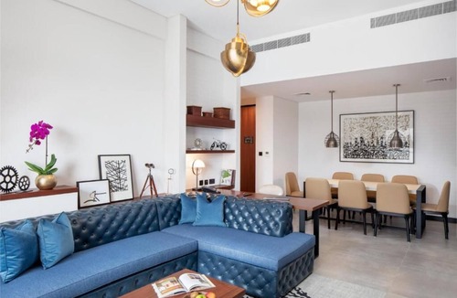 Al Mankhool House | Two Bedroom Apartment Near Gymnation Bur Dubai By Luxury Bookings