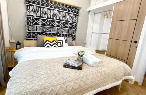 Talat Yot Apartment | Unwind in oldtown, private floor, near Grand Palace
