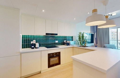 The Greens Apartment | Upgraded Chic 2 Bed l Pool View l Pool, Gym Access