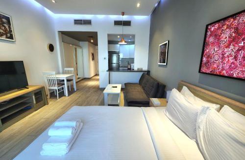 Discovery Gardens Apartment | Upgraded studio close to Metro