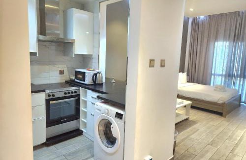 Discovery Gardens Apartment | Upgraded studio close to Metro