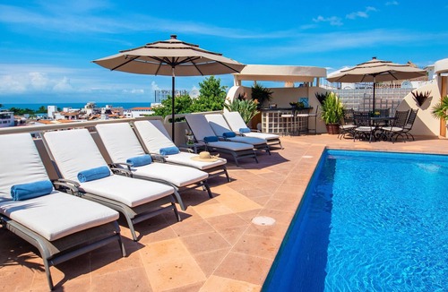 Cerro Villa | UPSCALE VILLA IN DOWNTOWN W PRIVATE POOL JACUZZI STAFF STUNNING DECOR