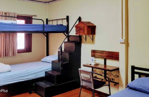 Samphao Lom Bed & Breakfast | V House