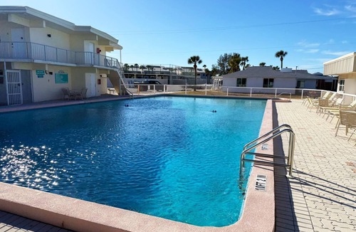 Golden Beach Apartment | Venice Villas Studio – 2026 Remodel Poolside