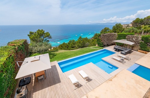 Puig de Ros Villa | Villa Beachfront - Herce Property by Priority
