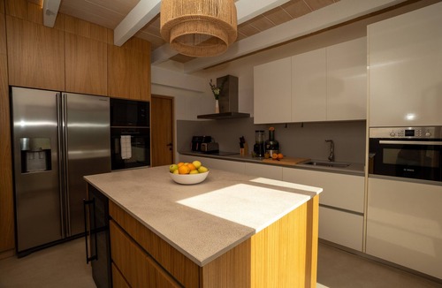 Sa Pobla Villa | Villa 'Marloria' with Mountain Views, Wi-Fi, and Air Conditioning