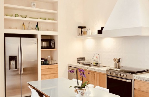 Zona Paseo Montejo House | Villa Sochic, stunning contemporary colonial near Paseo de Montejo
