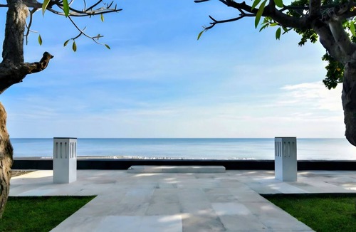 Lokapaksa Villa | VILLA TERANG BULAN: True Blue Tropical Luxury 4BR Beachfront Villa w/Staff
