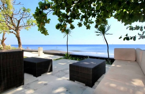Lokapaksa Villa | VILLA TERANG BULAN: True Blue Tropical Luxury 4BR Beachfront Villa w/Staff