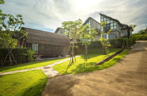Khanong Phra Villa | Vino Neste Private Pool Villas