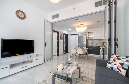 Discovery Gardens Apartment | Vogue | Elegance at Pearlz near Metro