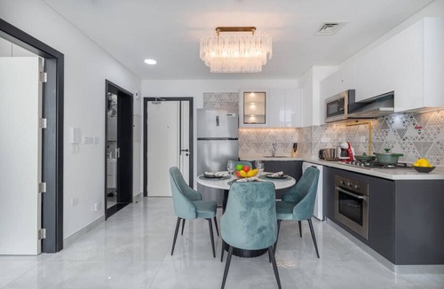 Discovery Gardens Apartment | Vogue | Elegance at Pearlz near Metro