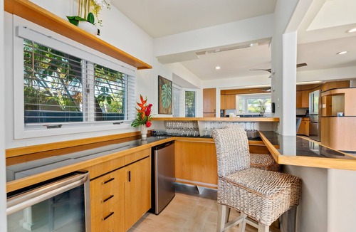 Kuliouou - Kalani Iki House | Wailupe Beach Front: Lux Oceanfront w/Pool, Hot Tub, Beach Access & Stunning Vi