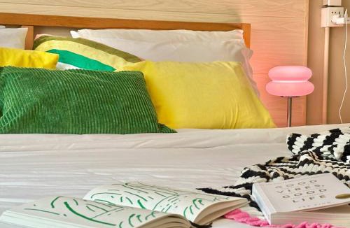Khlong Toei House | Walk2BTS, KingBed, FastWiFi, FreeLaundry, Netflix