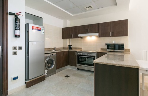 Al Barsha 1 Apartment | Walking Distance from Mall of the Emirates!