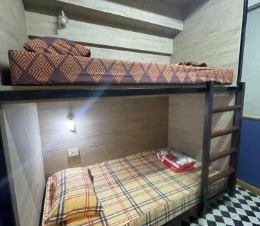 Wang Burapha Phirom Hostel | WannaB Hostel