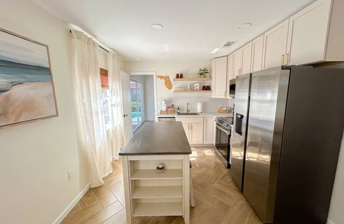 Laurel House | Waterfront duplex, walk to the beach