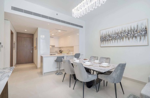 Al Safa Apartment | Waterfront Living with a Spacious Layout Sleeps 5