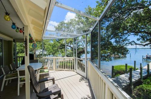 Bradenton Beach House | Waters Edge Cottage
