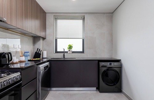Dubai Apartment | Waves - Stylish 1BR Close to IMG World & Global Village