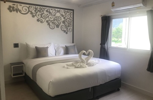 Phangnga Hotel | White House