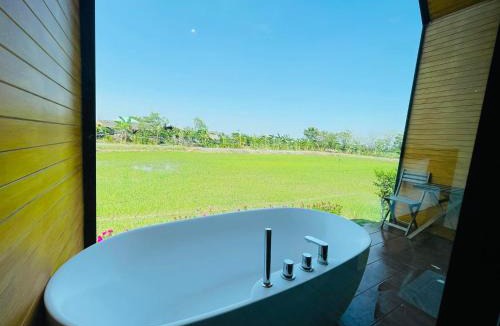 Tha Muang Hotel | Whitehouse resort