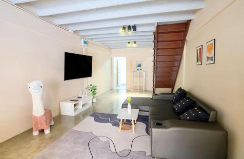 Bang Lamphu Lang House | Whole Loft House near ICONSIAM in middle of Food Hotspot