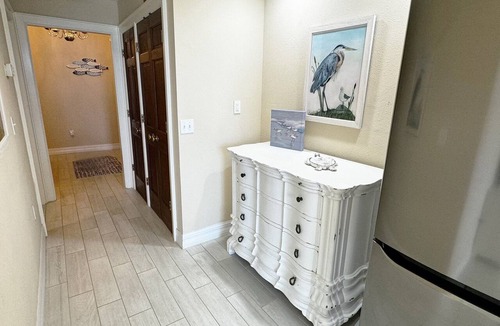 Osprey Apartment | Windsor Lodge Unit #19, studio close to beaches