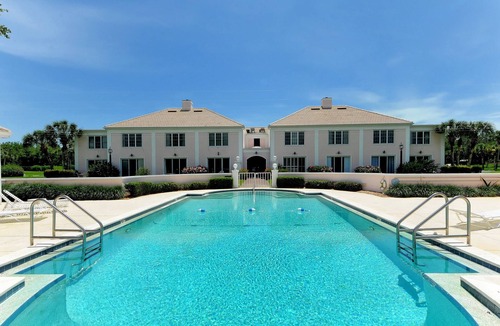 Osprey Condo | Windsor Lodge Unit 20, studio, close to the beaches, pool access