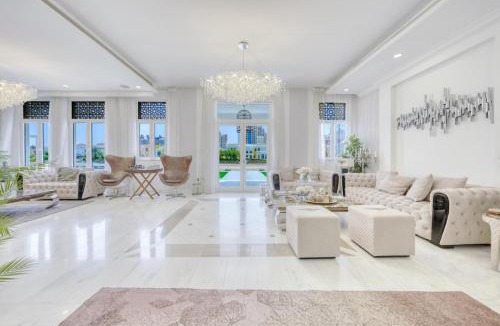 Palm Jumeirah Villa | World Class Luxurious 6 BDR Villa In Palm Jumeirah