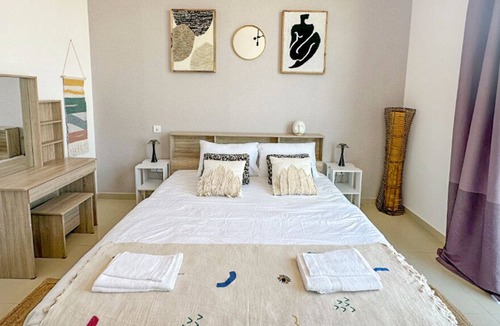Jebel Ali Apartment | Your Marina Escape: Charming Apartment in Dubai