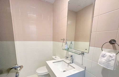 Jebel Ali Apartment | Your Marina Escape: Charming Apartment in Dubai