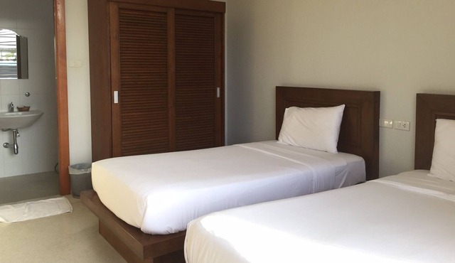 1 bed room with 2 single beds in Kata Beach B8