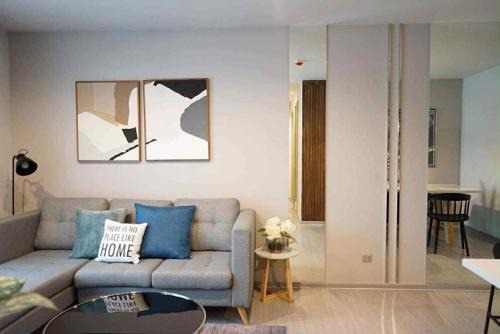 2 Bed 2 Bath Condo Steps to BTS&MRT
