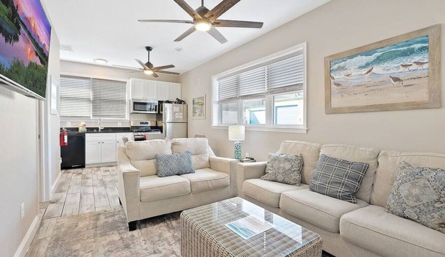 231 33rd st, Unit C (back lower) · Surfer's Hideway ★ Parking ★ Near Lighthouse