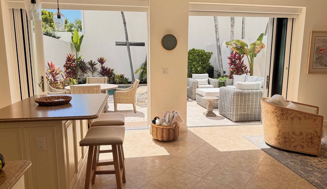 3-bed, 3-bath villa with pool in Olde Naples. Walk to 3rd, 5th and the beach!