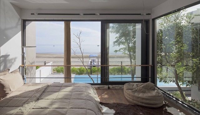 Absolute Beach Front Pool Villa No 2