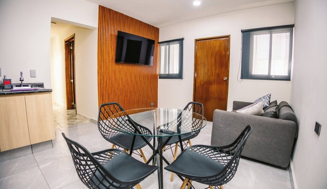Apartment one block from the 3rd ring road, only 20 minutes from the San Marcos fair.