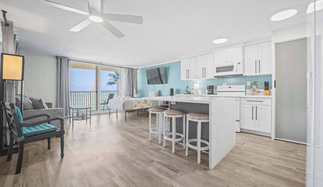 Beachfront Condo with Private Lanai & Views