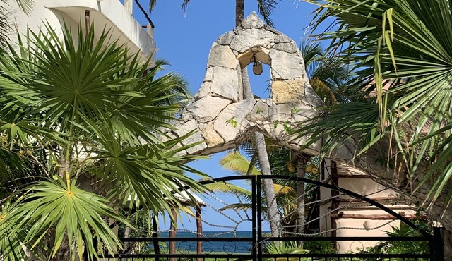 Beachfront hidden gem in paradise!